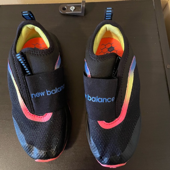 Like New. Kids size 9.5. Only worn 2 or 3 times. In great condition. - Picture 3 of 4